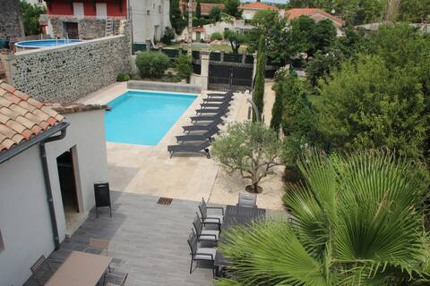 Big villa with 5 bathrooms in a lovely town