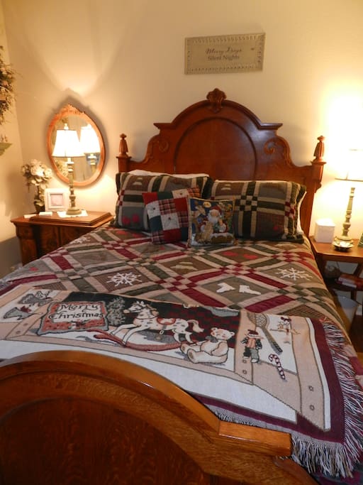Queen size, pillow top bed, Ready for your Holiday stay!