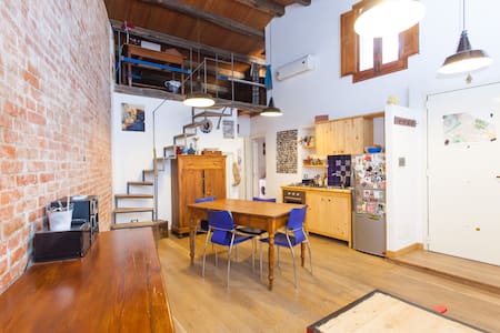 Cathedral Loft _ Wifi _ Vacatios & Remote Work _