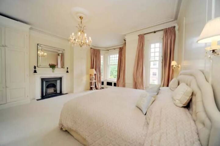 Fabulous house on gates of Battersea Park gallery image 3