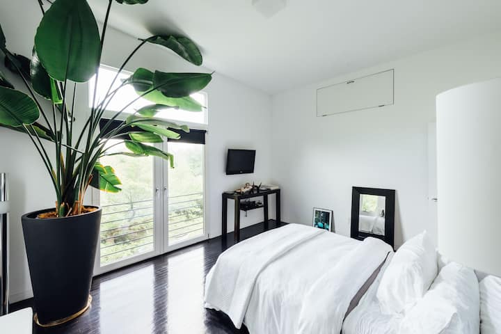 ชั้น 2 ห้องนอนขวา 
วิวสวนด้านหลัง