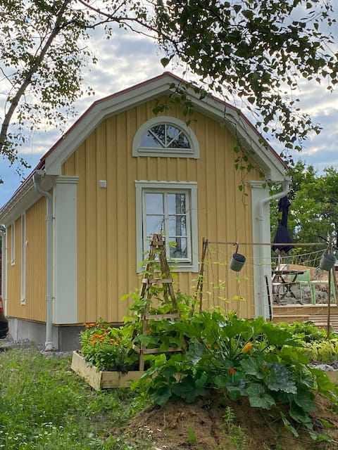 Cozy tiny house 15 km from Stockholm in the nature
