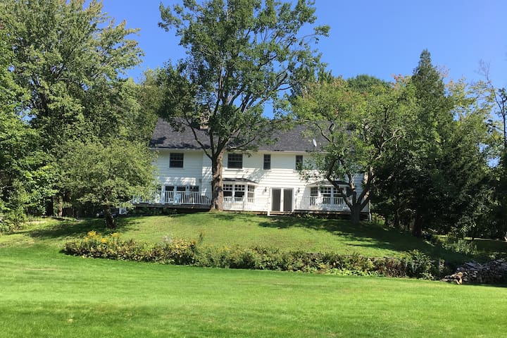 Airbnb Knowlton Holiday Rentals Places To Stay Quebec Canada