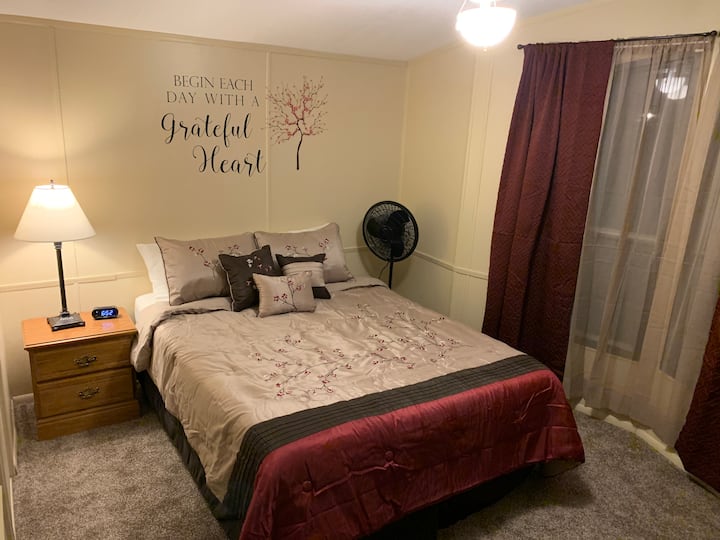 Cozy Getaway! 2 Queen Beds/2 twin fold-ups