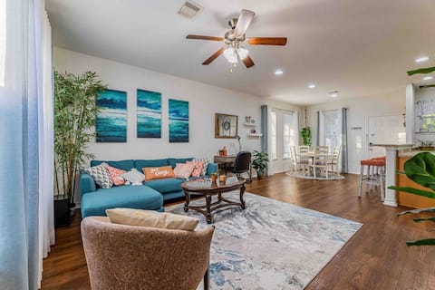 Successful Airbnb property: Little Blue House on Lonnie Lane in Acres Home