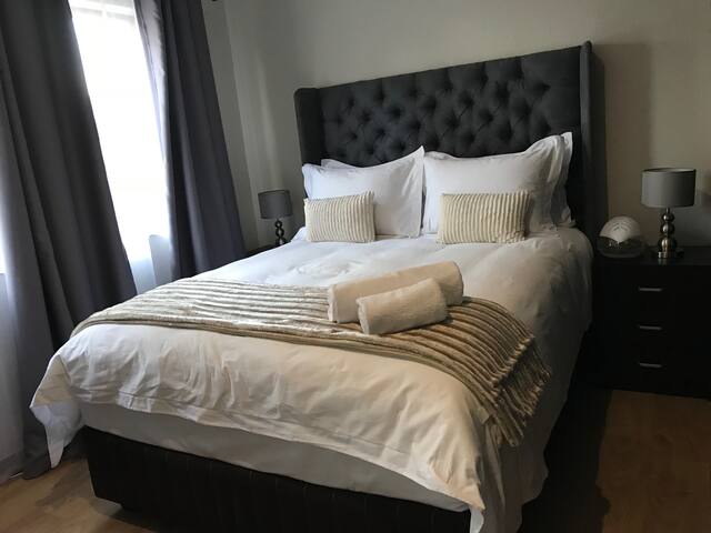 ★CAPE TOWN★ FAST internet 100Mb/s WiFi – sleep 4 gallery image 2