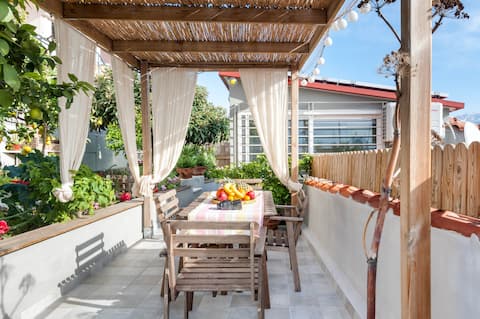 Splendid Views from a Cozy Cottage with a Garden Terrace
