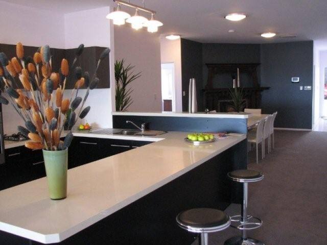 Massive Apartment Atop Bowen Hills cls CBD Valley gallery image 3