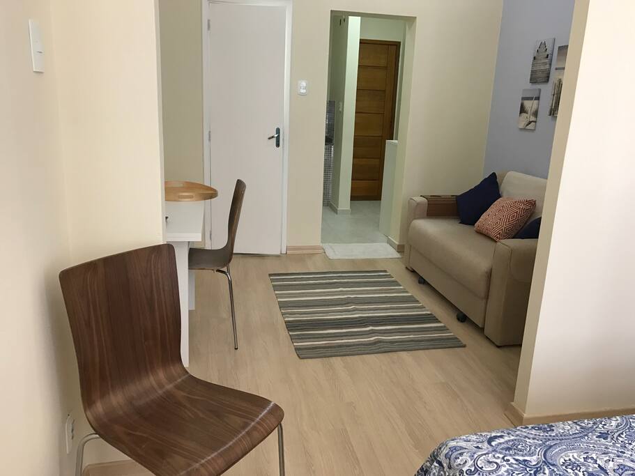 Visão da sala com sofá cama