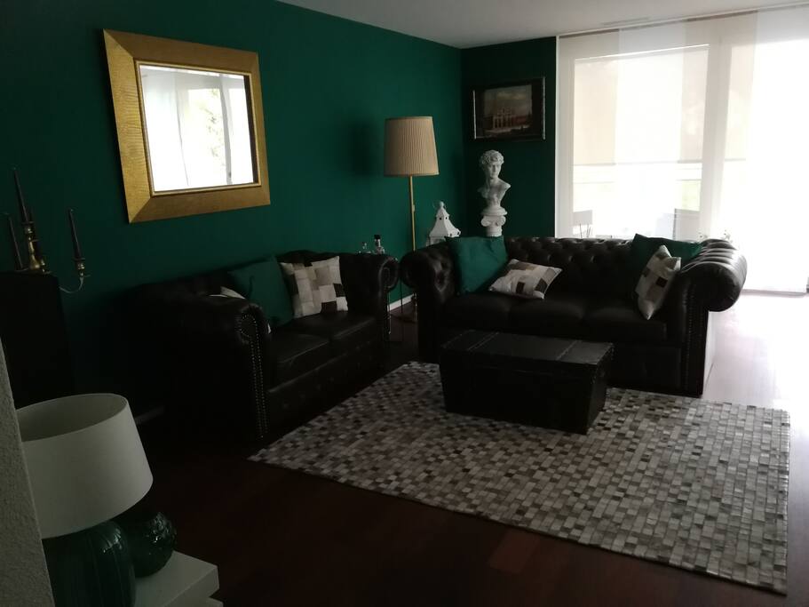 Wohnzimmer mit Bettsofa