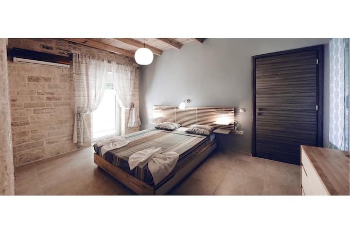 Υπνοδωμάτιο σε υπέρδιπλο μέγεθος | Υπνοδωμάτιο 1ου ορόφου