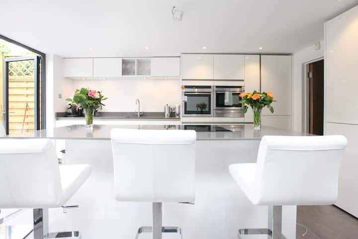 Rooms to let in lovely Putney house