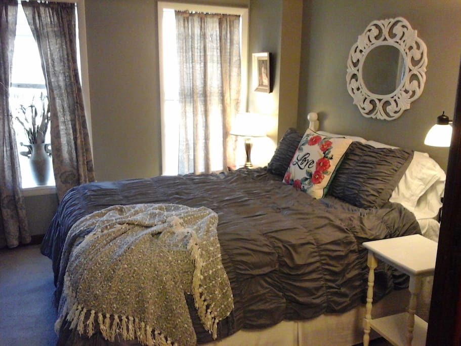 Fluffy queen bed, windows over Main St.