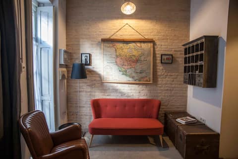 Popular Airbnb listing: House by the beach / House Beach / WIFI / Terrace in Poblats Marítims