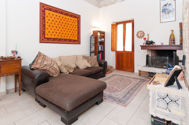 Fullsize bedroom in the centre