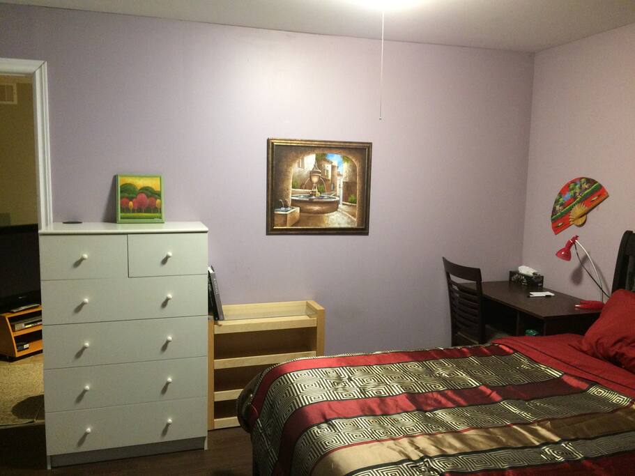Queen bed and chest of drawers