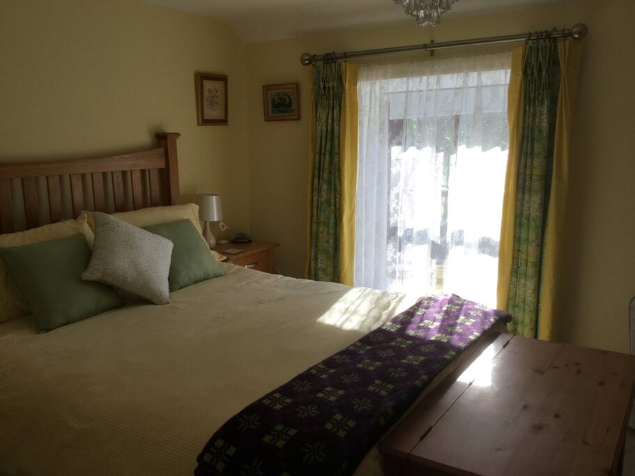 Guest bedroom