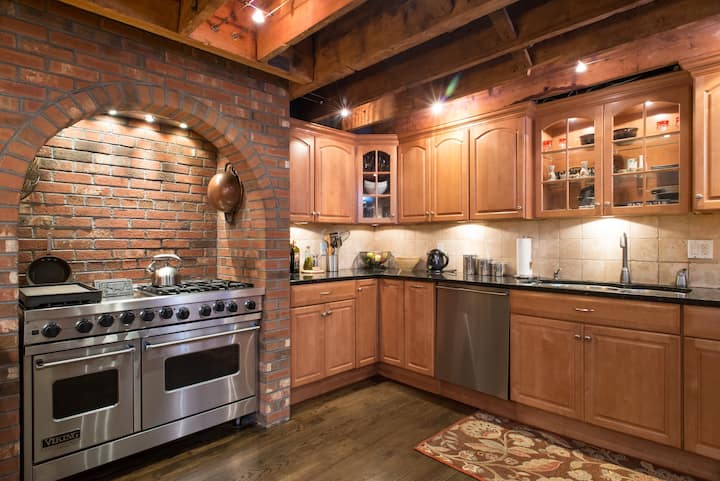 3Bed/2.5Bath Luxury Triplex South End's Union Park
