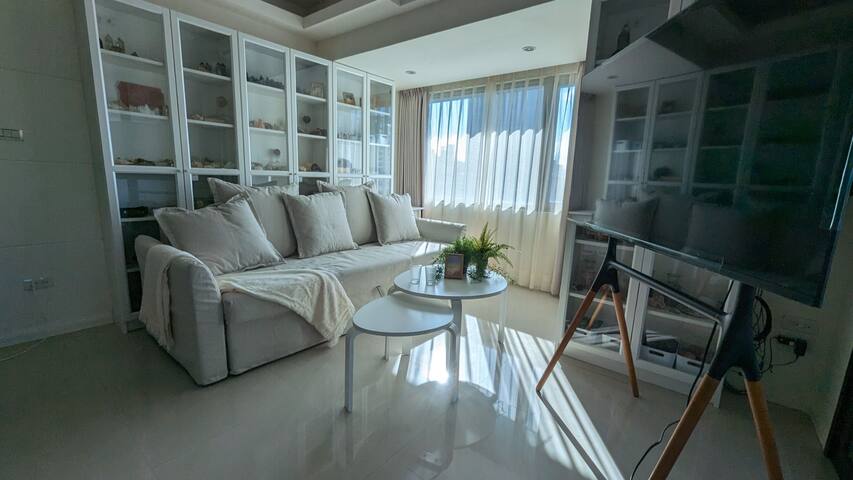 Stylish Elevator 3BR near Daan Park | For Families gallery image 2