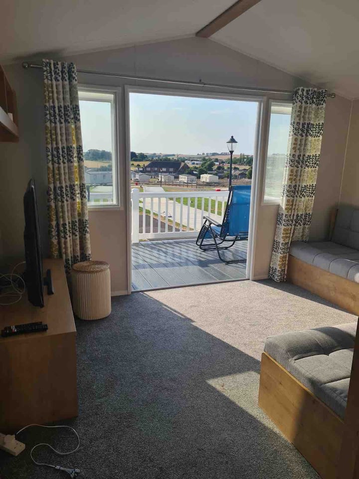 Delightful 3 Bed Caravan On Harts - Isle of Sheppey