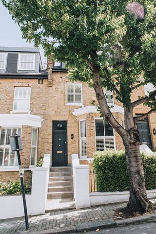 Stunning 4 bed Battersea townhouse gallery image 3