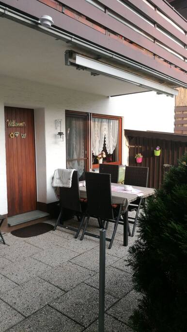Eingang und Terrasse