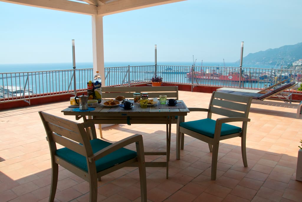 Enjoy your breakfast in the shadow of the patio with the view over Salerno and Amalfi Coast