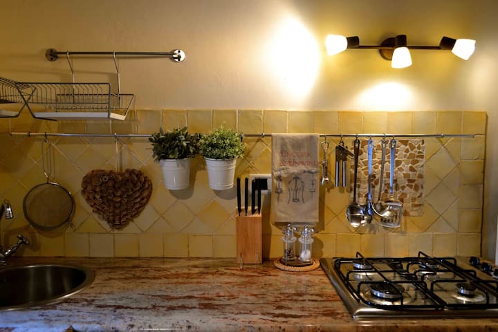 Tuscan Cottage for 4