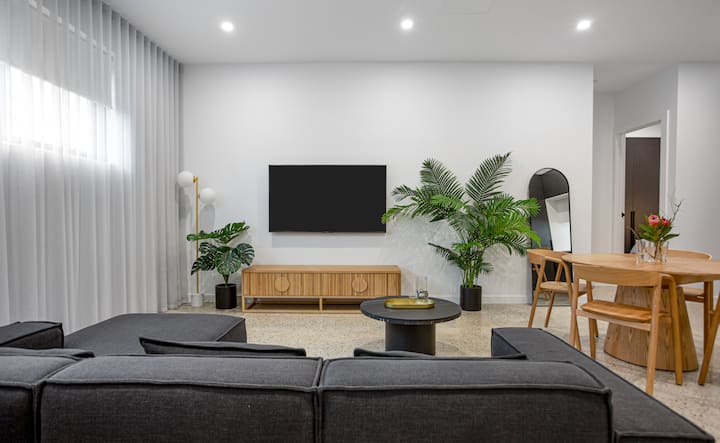 Luxury Boutique Three Bedroom Apartment - Adélaïde