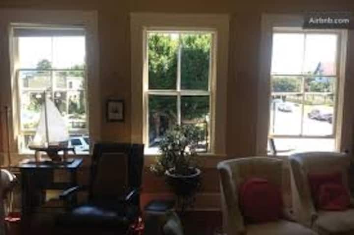 Uptown Victorian Apartment/ Grandma Lillie's - Port Townsend, WA