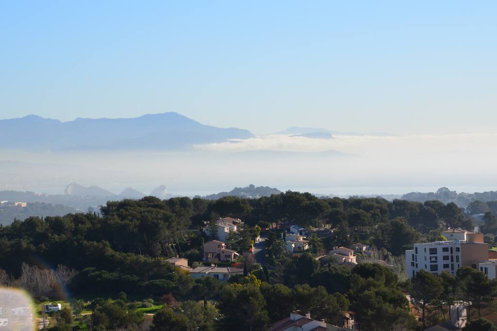 Hauteurs Antibes, vue exceptionnelle mer et montagne, résidence avec piscine