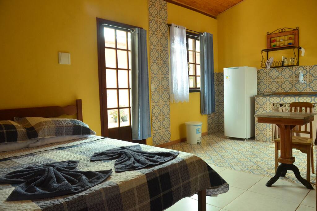 Espaço amplo com o conforto de uma casa no campo