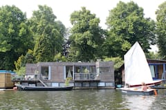 Sunny+houseboat+%28incl+small+boat%21%29+Utrecht%2Fcentre
