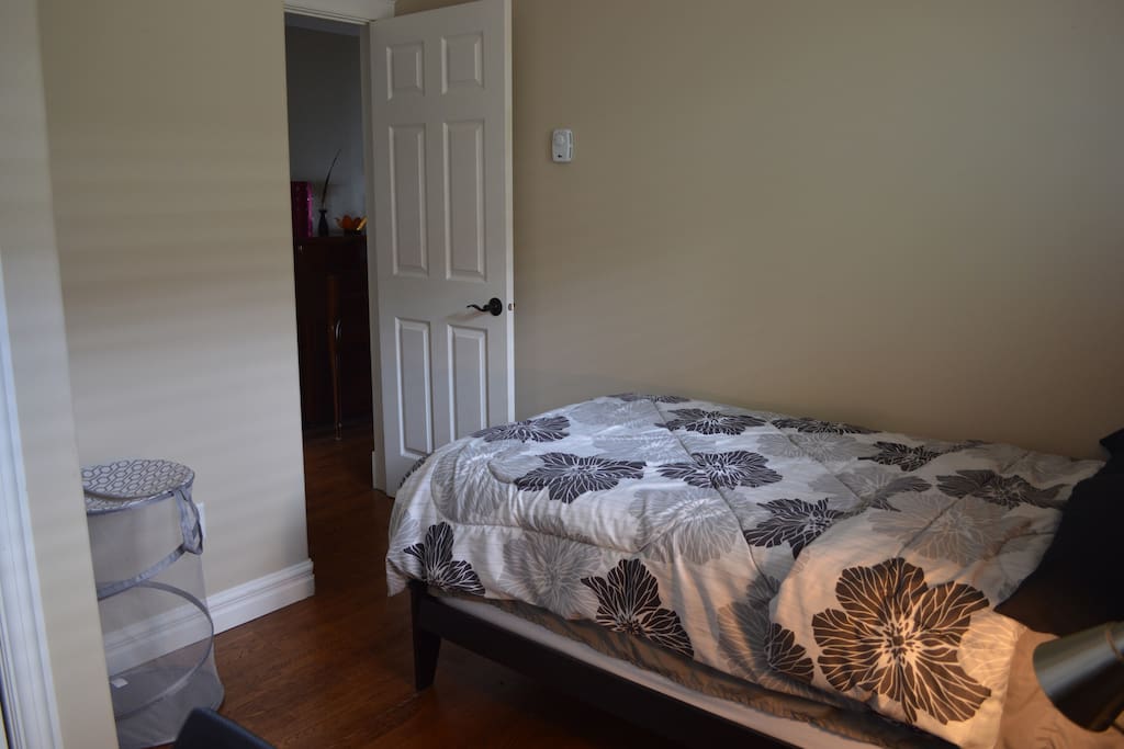 Room 10.5' x 9.5' including closet
