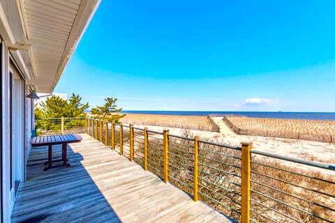 ON THE BEACH. PET-FRIENDLY. LINENS INCLUDED.