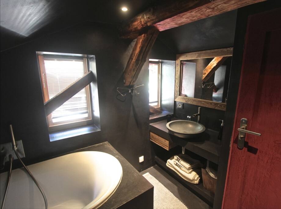 Salle de bain - chambre 2 (à l'étage)