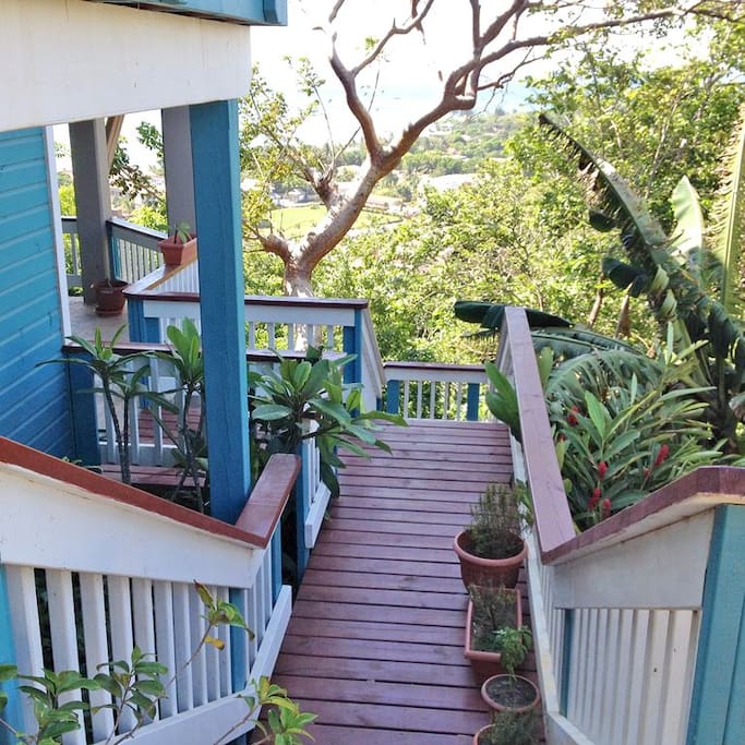 stairs to apt.