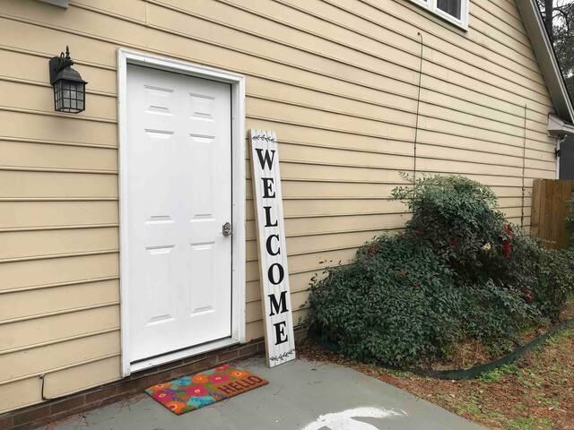 Executive Suite w/ free WiFi and private entrance