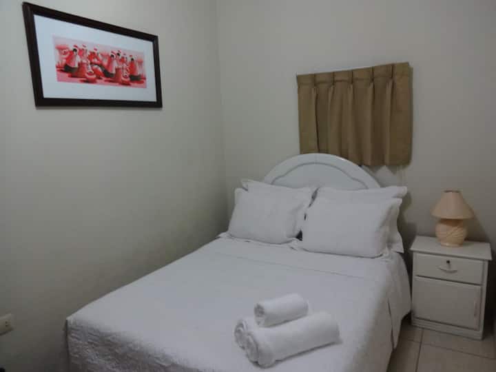 Chambre 2 (lit double)