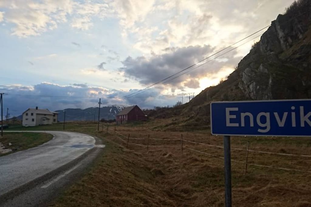 begynnelsen av Engvik, sett fra bil.