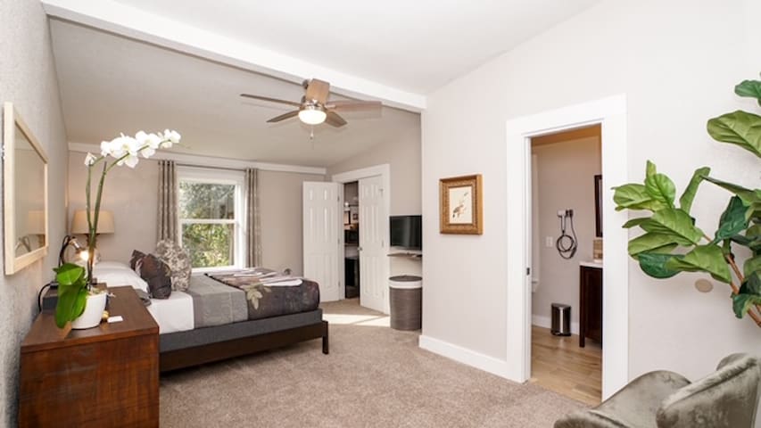 Social-Distancing Traveler’s Urban Oasis