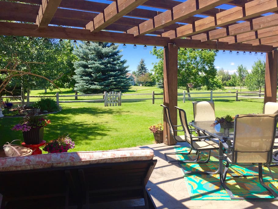 Back patio/yard looking out to park & walking trail