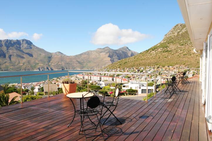Hout Bay Breeze Luxury Holiday House gallery image 3