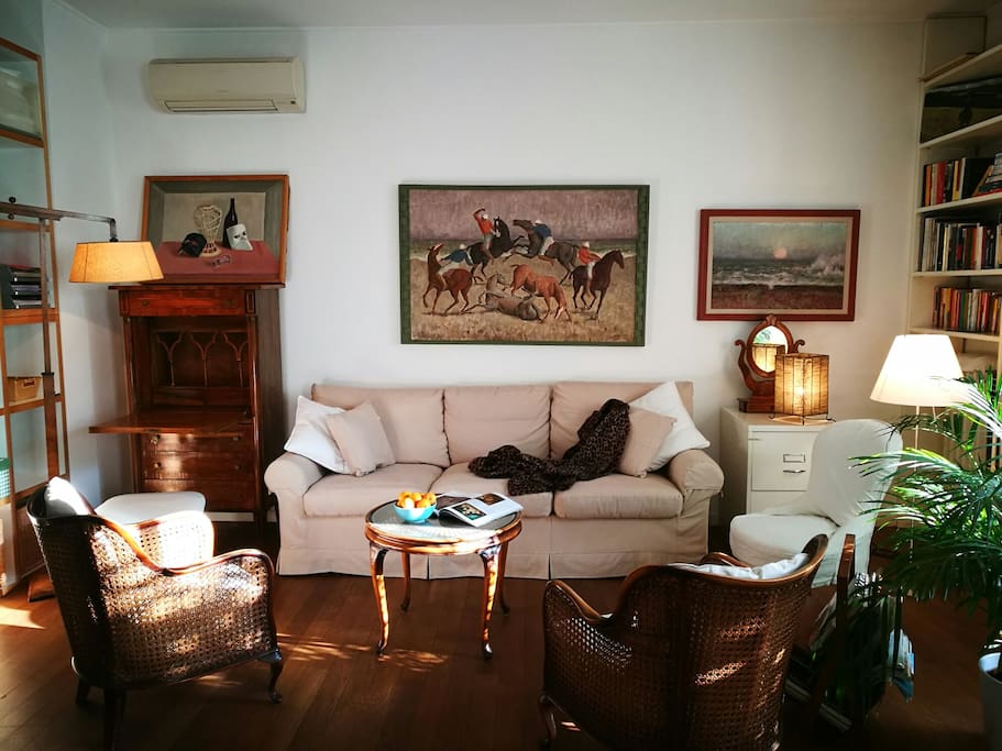 Living room with double sofa bed and antique armchairs