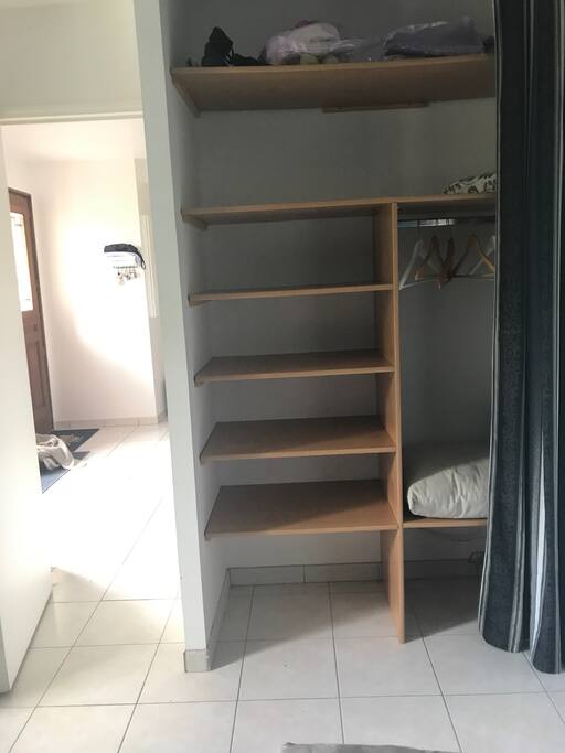 La penderie de la chambre