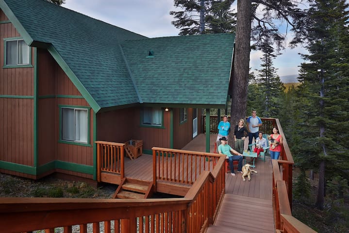 Hot Tub - Dog Friendly - 3bed/2ba