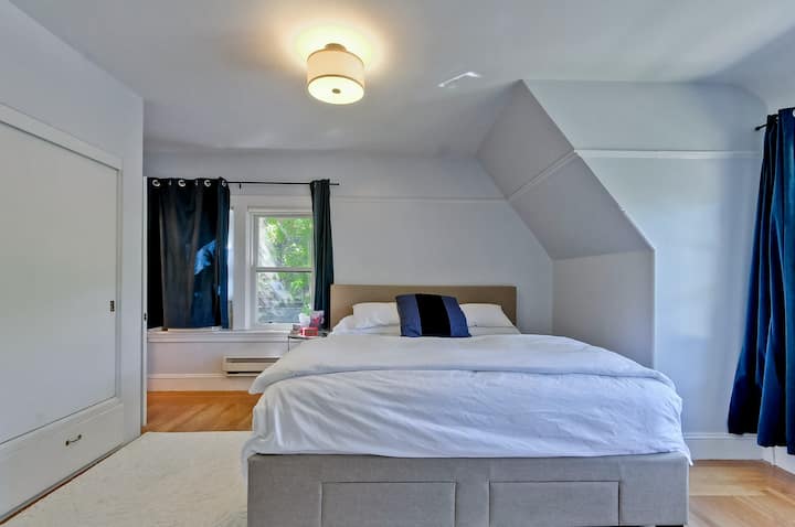 Dhoma kryesore e gjumit #1 (krevat dopio "king")