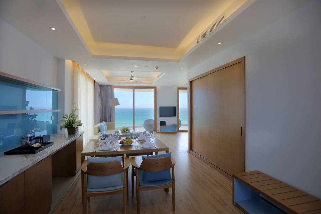 FLC Quy Nhon Beach Studio Deluxe Condotel dinning room