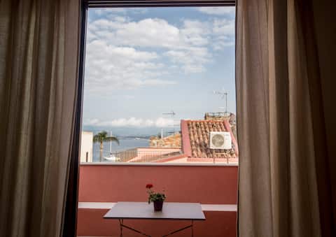 Successful Airbnb property: At the staircase in Milazzo