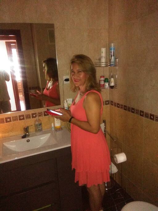 Private Bath for Main Salon